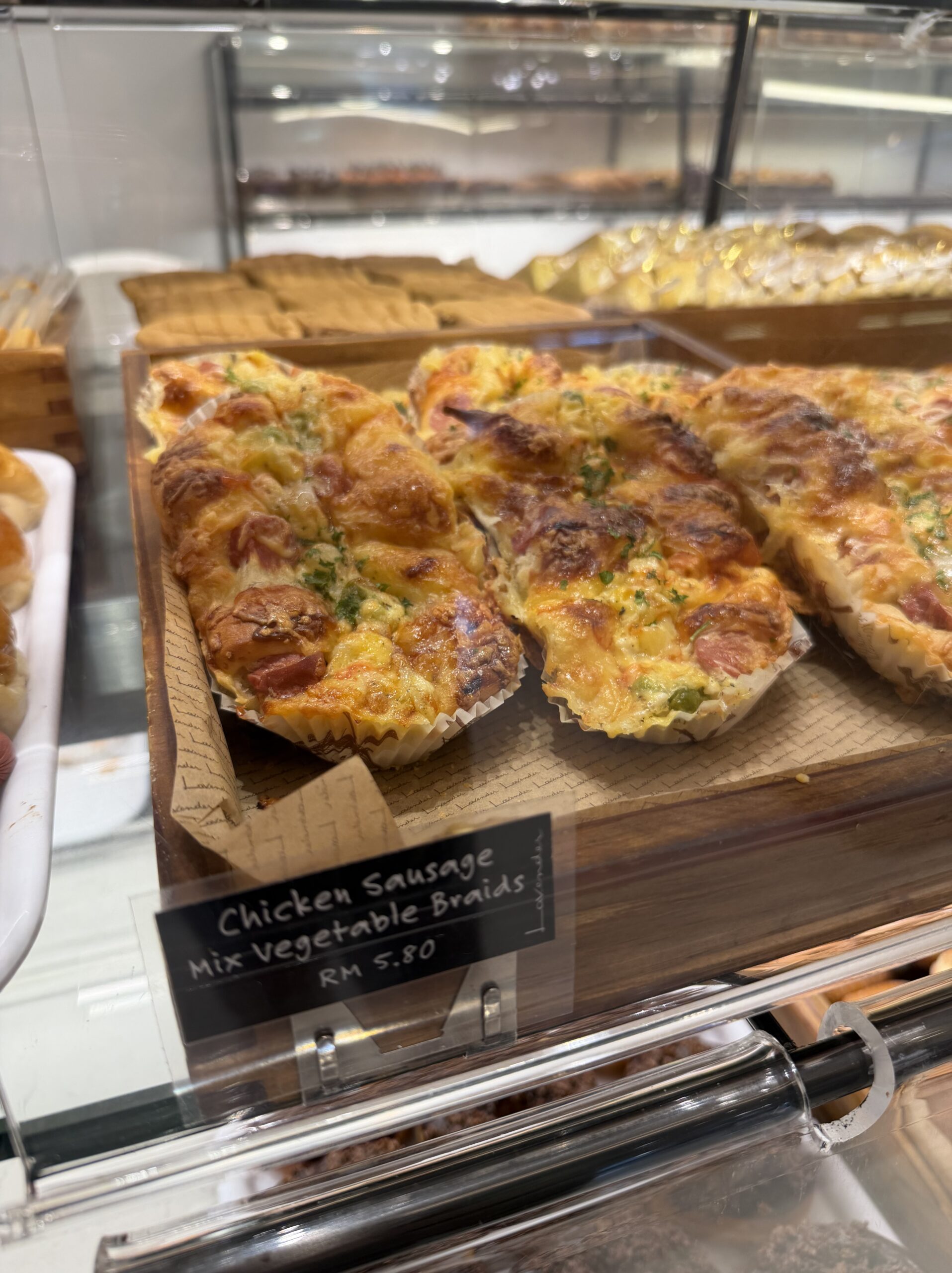 ラベンダーのチキンソーセージ＆ミックスベジタブルのブレイド（RM5.80）
